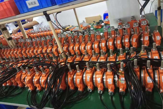 氣體檢測(cè)儀生產(chǎn)流水線一角 氣體檢測(cè)儀生產(chǎn)流水線一角